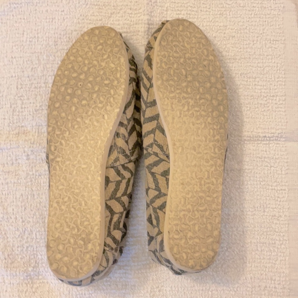 Tom’s shoes - Chevron pattern; - Picture 3 of 4